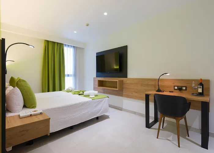 Mg Poniente Hotel