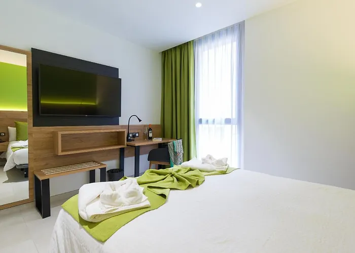 Hotel Mg Poniente