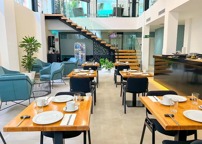 Hotel Mg Poniente