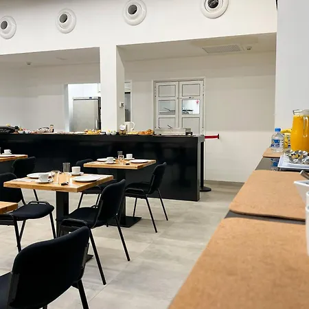 Mg Poniente 酒店