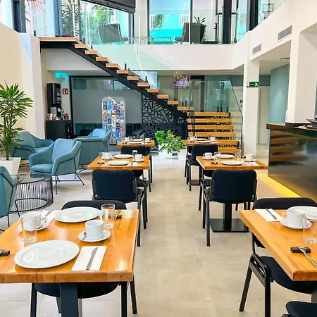 Hotel Mg Poniente